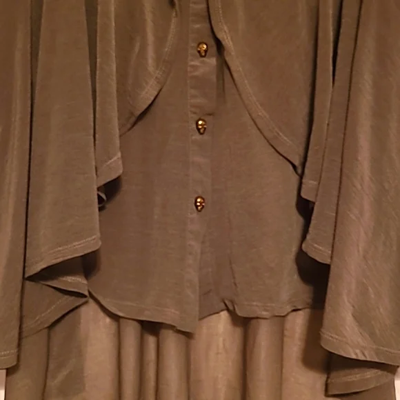 Rue 21 olive green tiered look button front blouse with skull buttons L - Picture 4 of 6